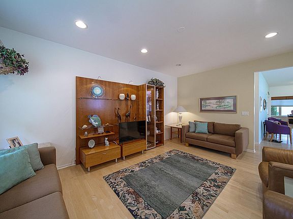 4th image of 481 Enfield Ln