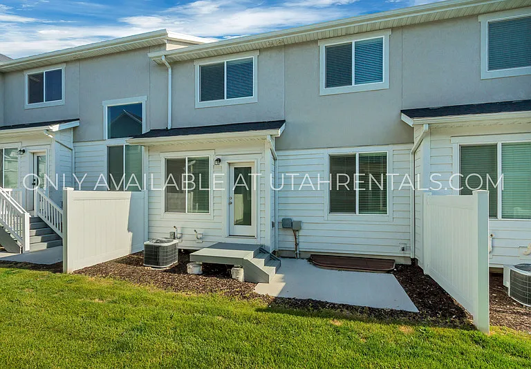 4237 W 2010 N — Photo 4