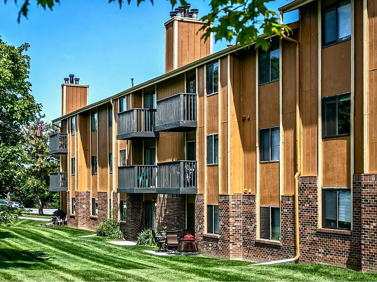 Maple View Apartments — Photo 20