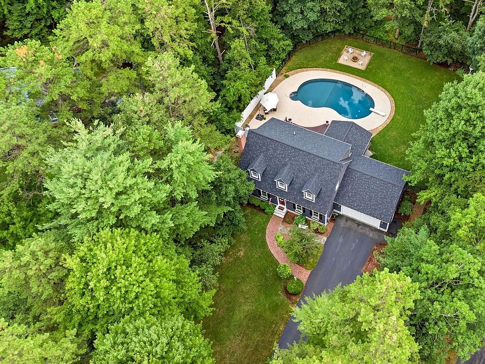 1st image of 19 Tamarack Lane