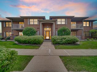 9810 Wildwood Cir Unit 2-C, Munster, IN 46321
