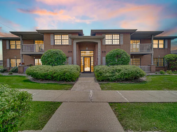 9810 Wildwood Cir Unit 2-C, Munster, IN 46321