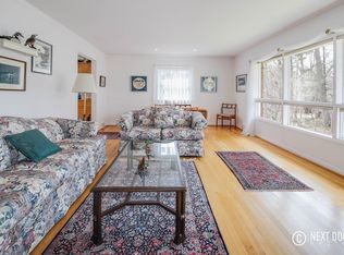 529 Willow Tree Ln, Rochester Hills, MI 48306