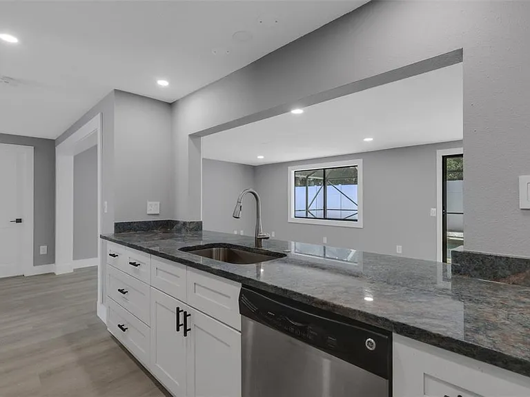 4645 Hunter Ridge Dr — Photo 23