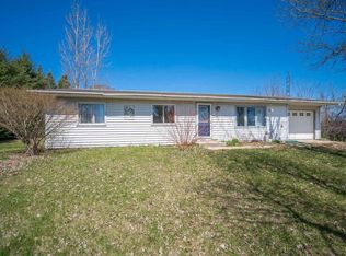 480 Pioneer Dr, Fredonia, WI 53021