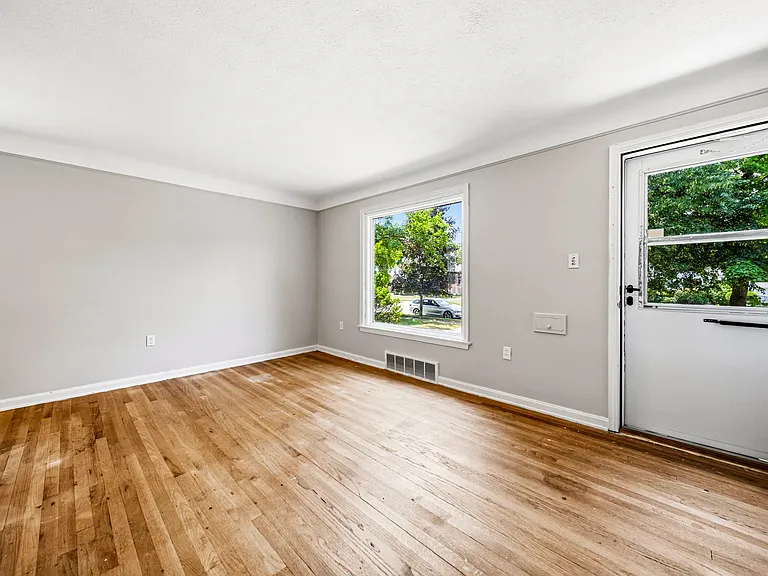 1307 Summit Dr — Photo 11