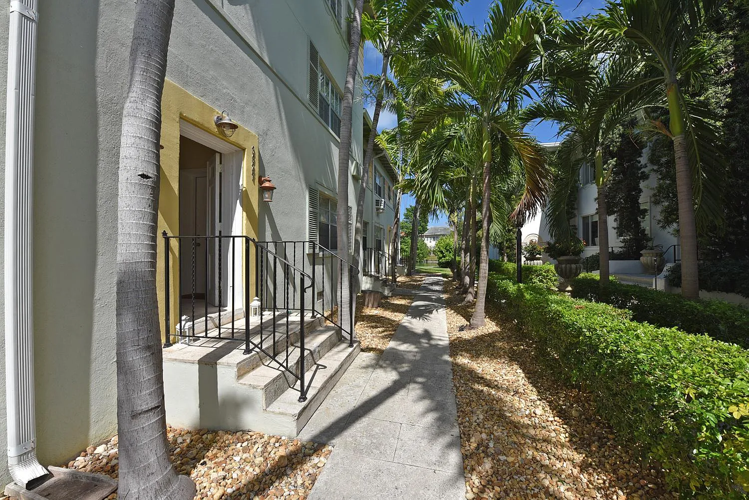 Gator Apartments — Photo 2