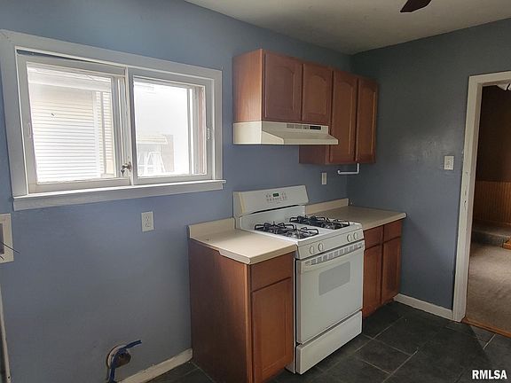 5th image of 1110 Burlington St