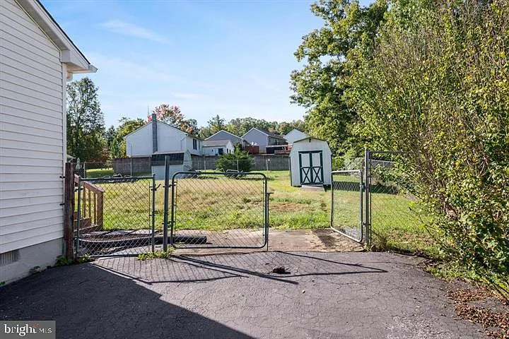 852 Morgan Pl — Photo 31