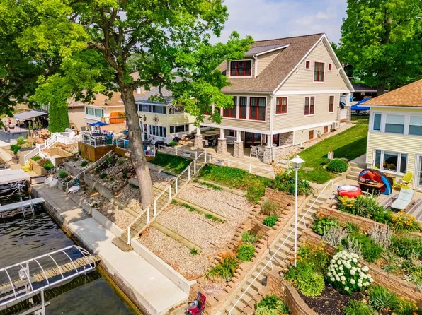 460 Lane 221b Hamilton Lk, Hamilton, IN 46742