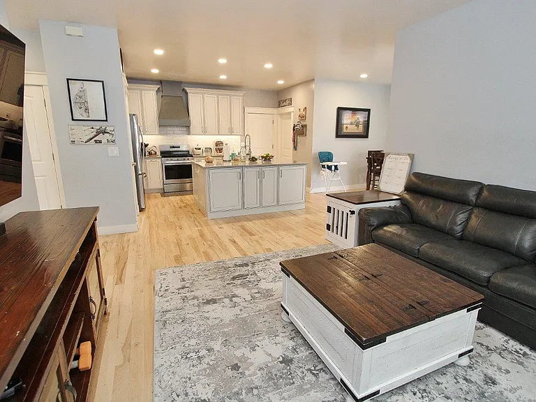 3689 N Colbourne Way — Photo 4