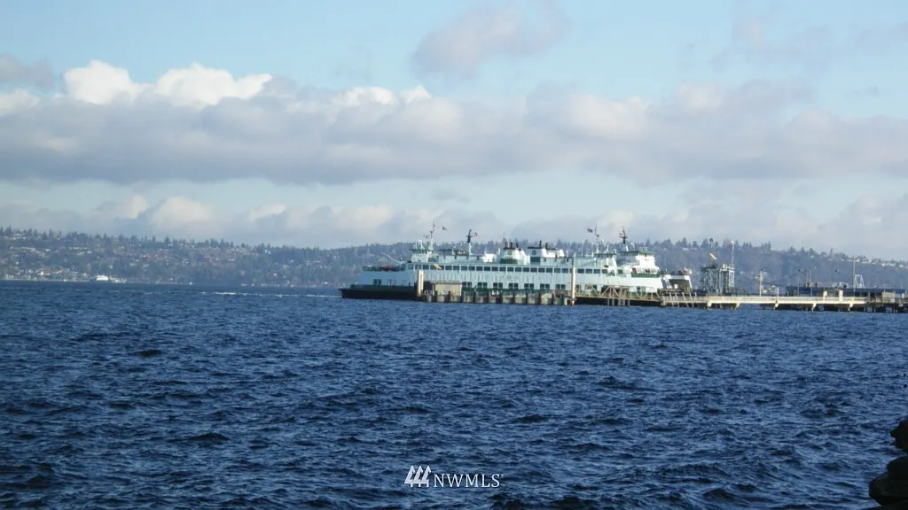 108 XX Point Vashon Drive SW photo 1