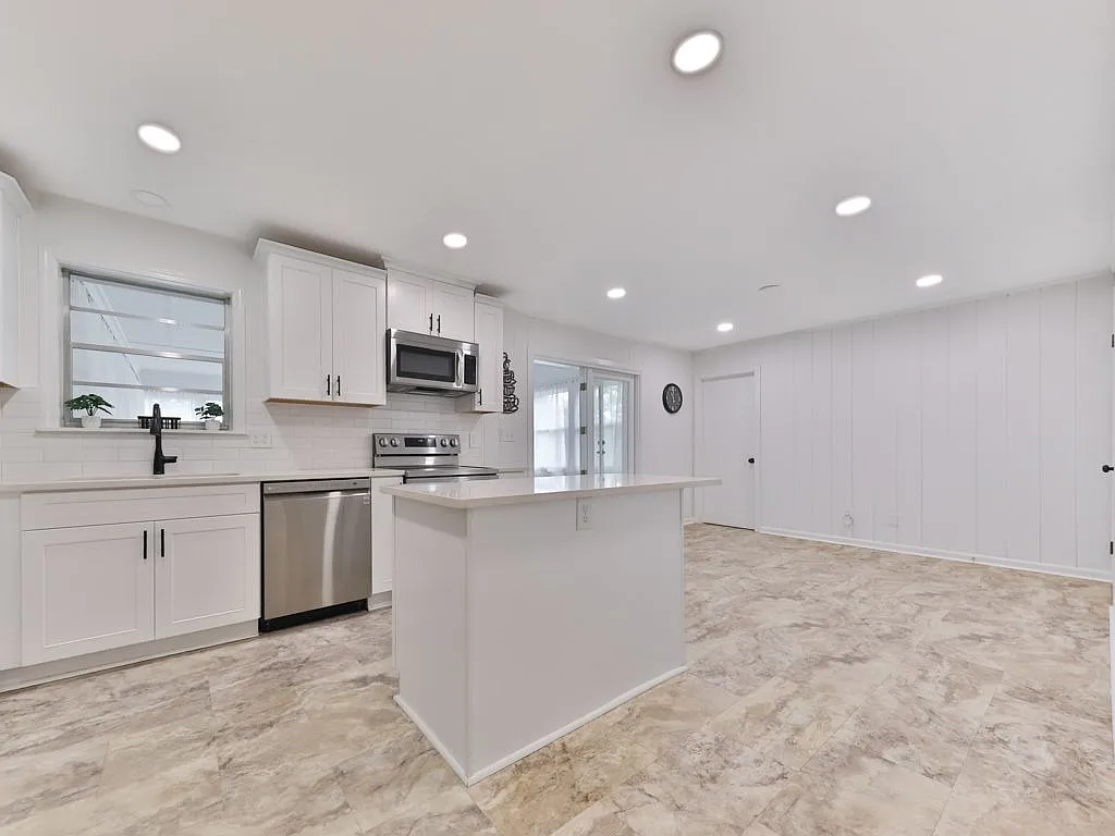 4 bed, 3.0 bath, 3000 sqft, $2,550 — Photo 3