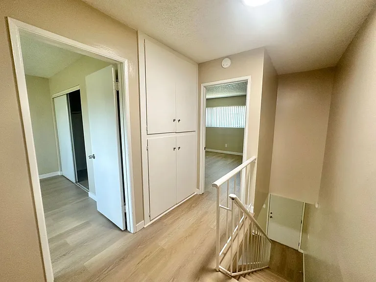 Huntington Clay Apartments — Photo 12