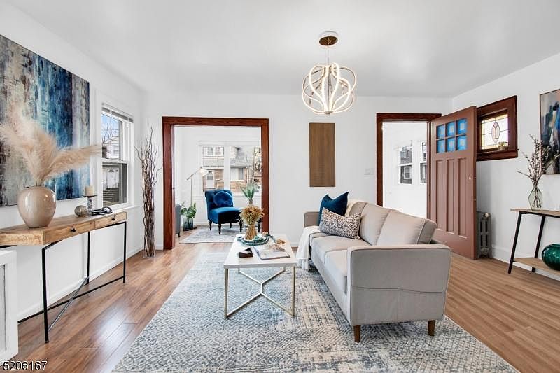 1st image of 306 Isabella Ave
