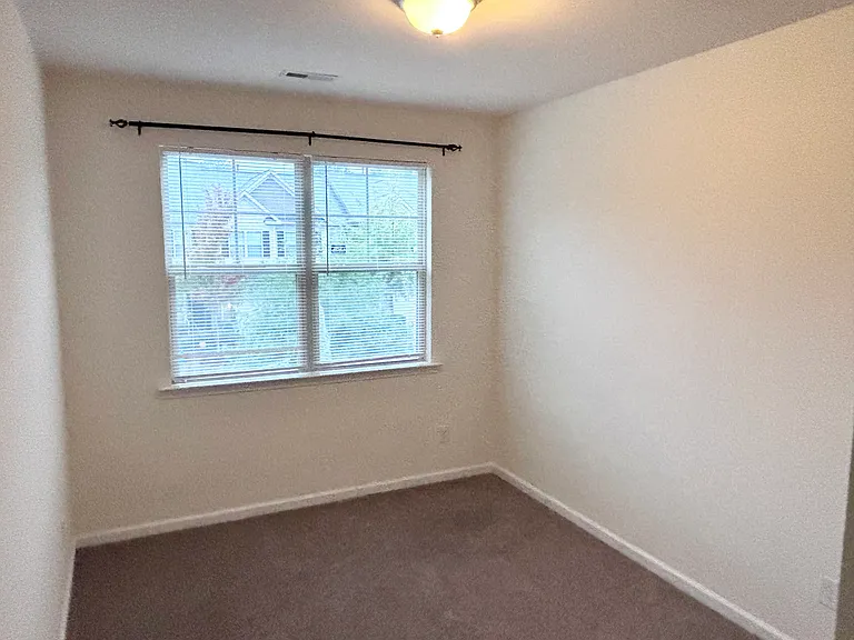 535 Whitworth Ln — Photo 13
