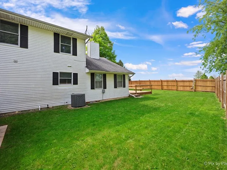 702 N View St — Photo 30