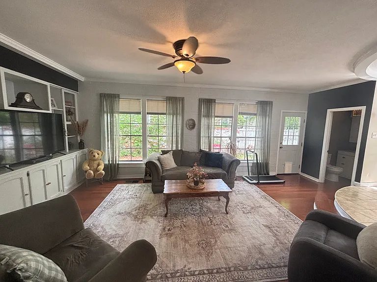 3318 Jefferson St — Photo 6