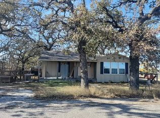 402 N Mount St, Chico, TX 76431