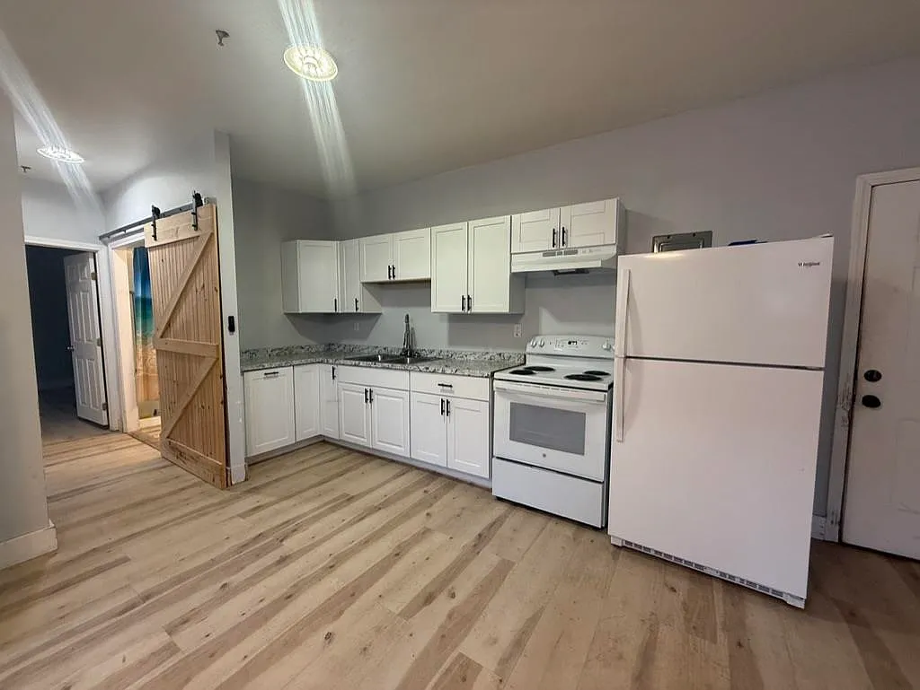 2 bed, 1.0 bath, 1050 sqft, $1,650 — Photo 1