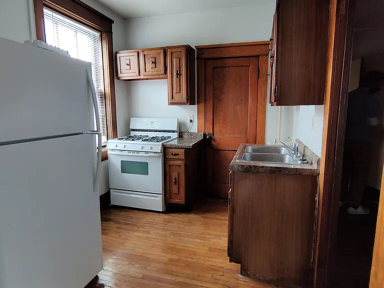 10 W Main St #2F — Photo 7