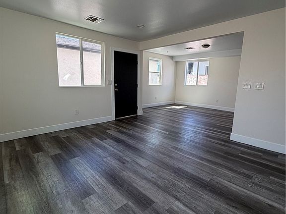 4th image of 1128 E 84th Pl #B