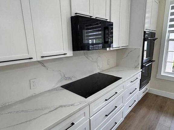 5th image of 537 Campus St
