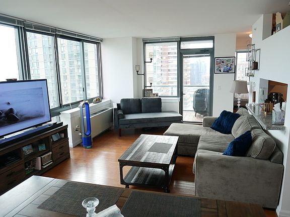 3rd image of 4720 Center Blvd APT 2912