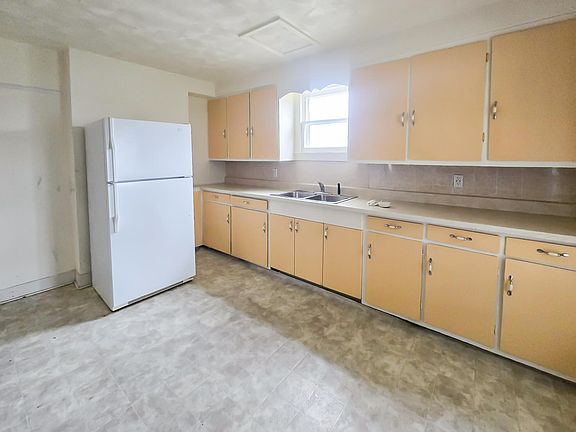 3rd image of 310 Maple Street