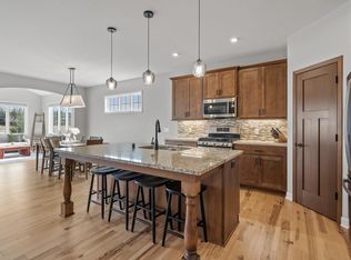 741 Ivywood Cir N, Lake Elmo, MN 55042