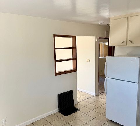3rd image of 6131 Piedmont Ave #1/4