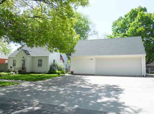 645 Dawson St, Waterloo, IA 50703