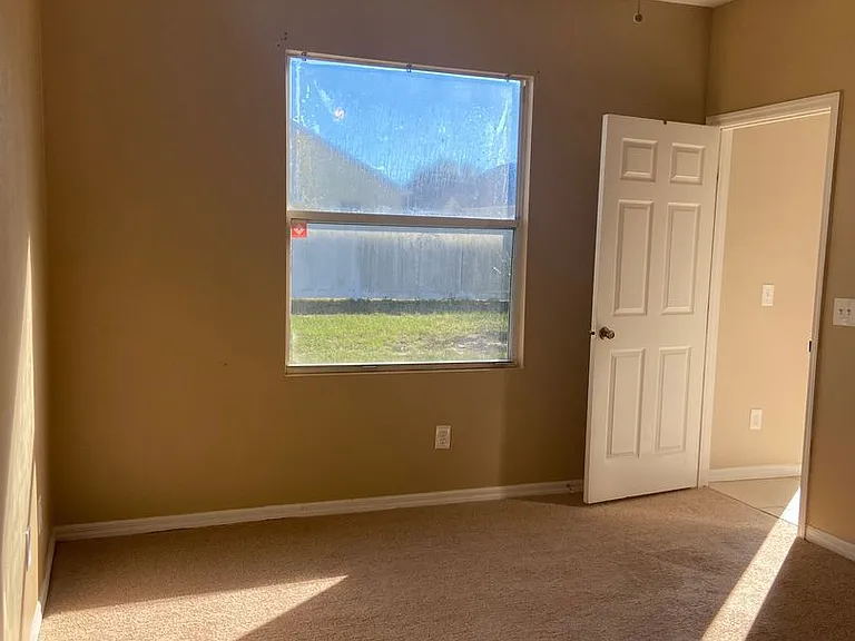 628 Madina Cir — Photo 18