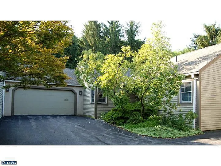 1903 Meadow Ln photo 1