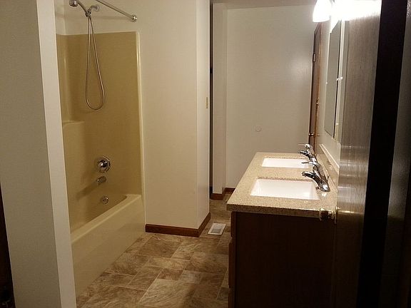 DUAL ENTRY BATHROOM