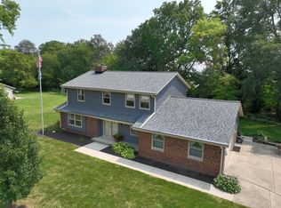 S82W22735 Parkwood Trl, Big Bend, WI 53103