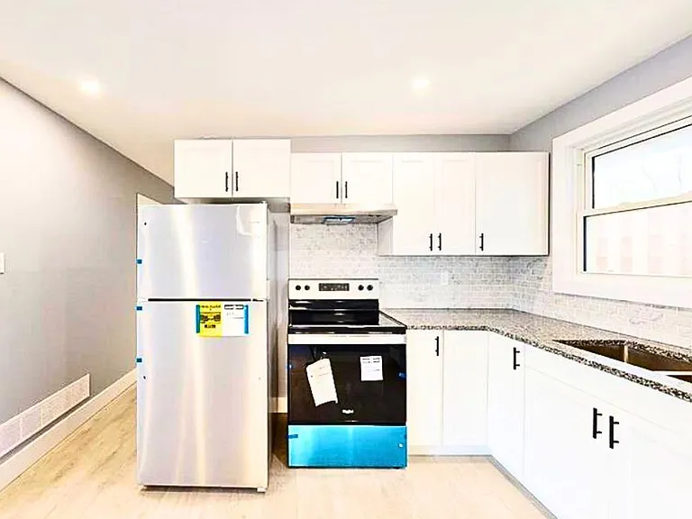 77 Godfrey Dr — Photo 8