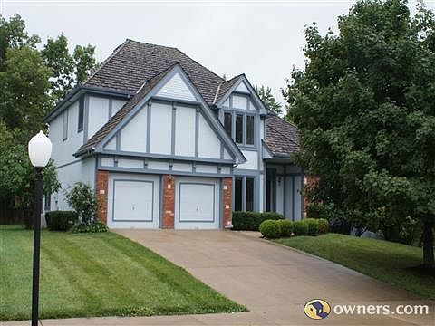 Front of house with upper garages