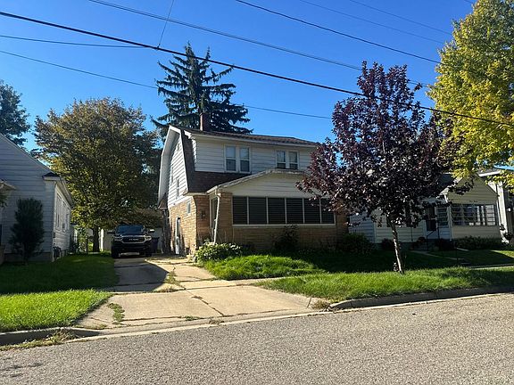 3rd image of 1110 Cora St NW