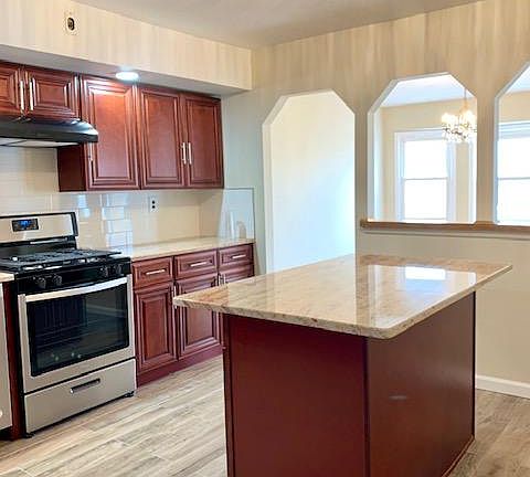 2nd image of 28 Purdue Ct Floor 2