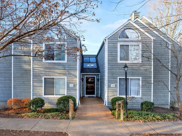 1242 Clifden Grn, Charlottesville, VA 22901