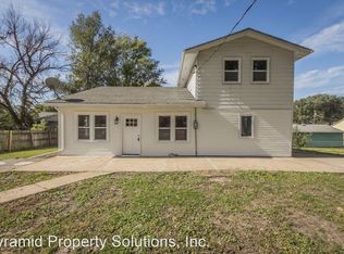 2020 E 42nd St, Des Moines, IA 50317
