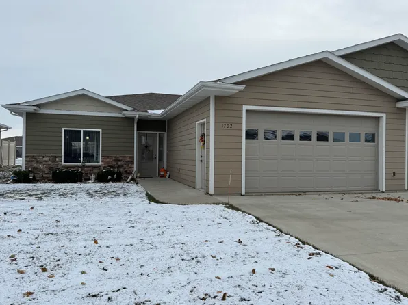 1702 Miller Ln, Aberdeen, SD 57401