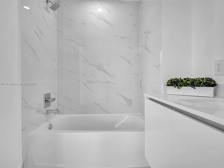 700 NE 24th St #4507 — Photo 37