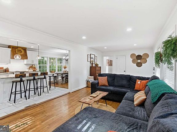 5th image of 7 Thrushwood Rd NE