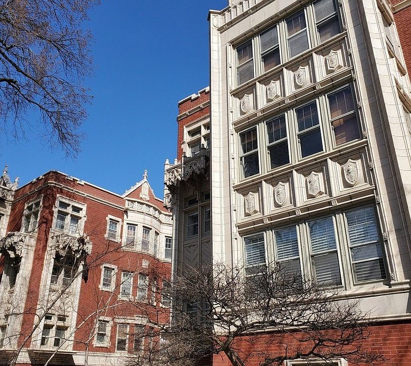 WELCOME to 224 Oak Park Ave Unit 1Q