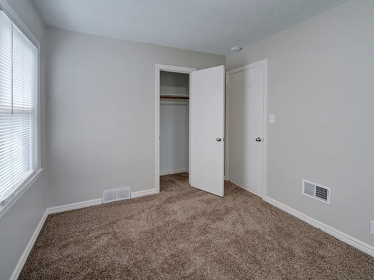 3712 NE Vivion Rd — Photo 6