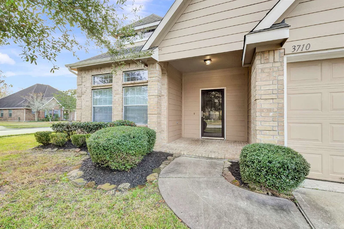 Building Photo - 3710 Banyan Wood Way