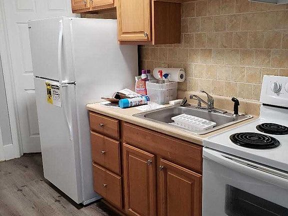 2nd image of 115 E Main St