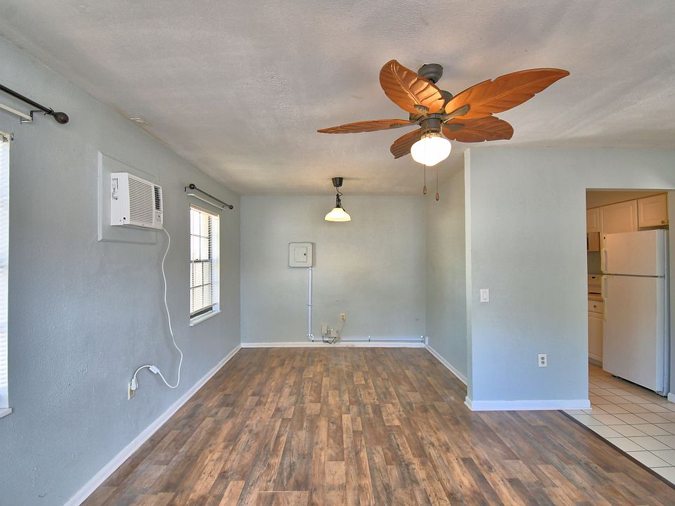 1st image of 225 9th St SE #2